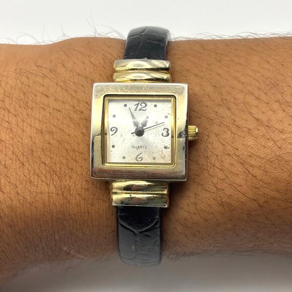 Vintage Gold Square Quartz Watch - Picture 2 of 4